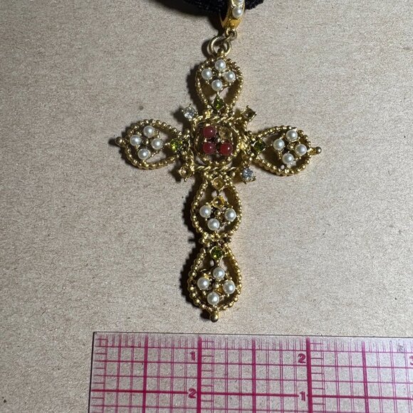 Vintage Gerard Yosca gold cross pendant on a black velvet rope signed - Picture 5 of 8